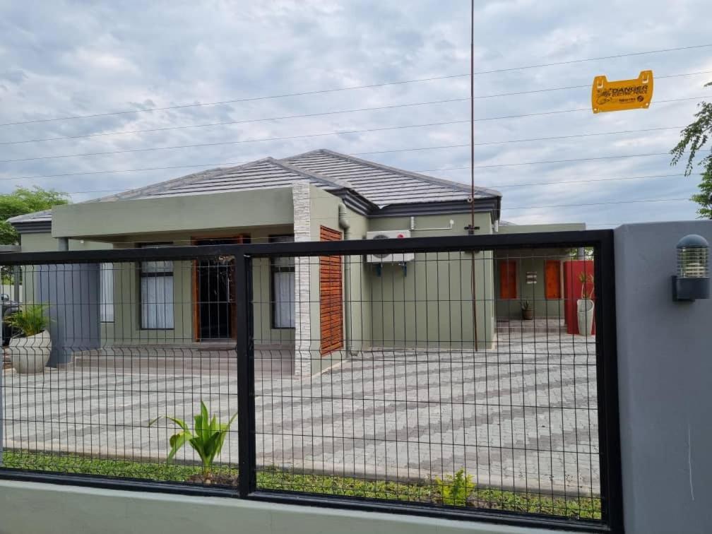 Villa 13 Maun Exterior photo